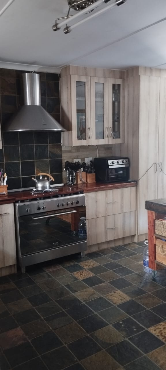 4 Bedroom Property for Sale in Noorsekloof Eastern Cape